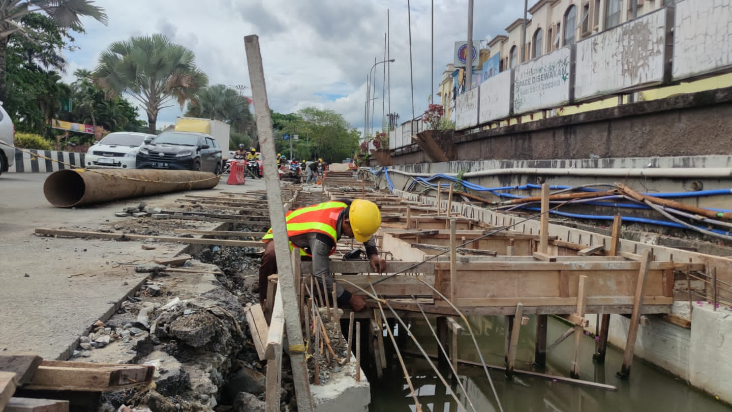 Dampak Pembangunan-Jalan-Tanpa-Drainase-yang-Baik